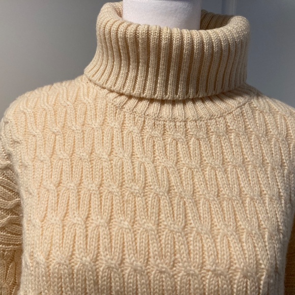 GAP Wool Sweater - Picture 6 of 16